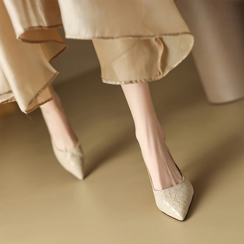 Heihaian French Elegant High Heels 2023 New Suitable For Spring Women Pointy Toe With Lace Decoration Single Shoe
Heihaian French Elegant High Heels 2023 New Suitable For Spring Women Pointy Toe With Lace Decoration Single Shoe