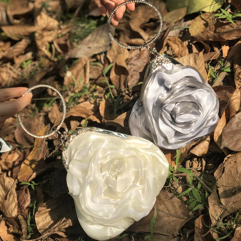 Beautiful Flower Shaped Bag Elegant Bridal Dress Handbag Women Floral Gray Night Hand Bags White Purse for Wedding Bride
Beautiful Flower Shaped Bag Elegant Bridal Dress Handbag Women Floral Gray Night Hand Bags White Purse for Wedding Bride