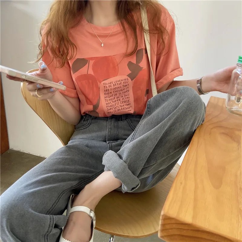 Женская футболка с коротким рукавом и круглым вырезом, свободного покроя 
Женская футболка с коротким рукавом и круглым вырезом, свободного покроя