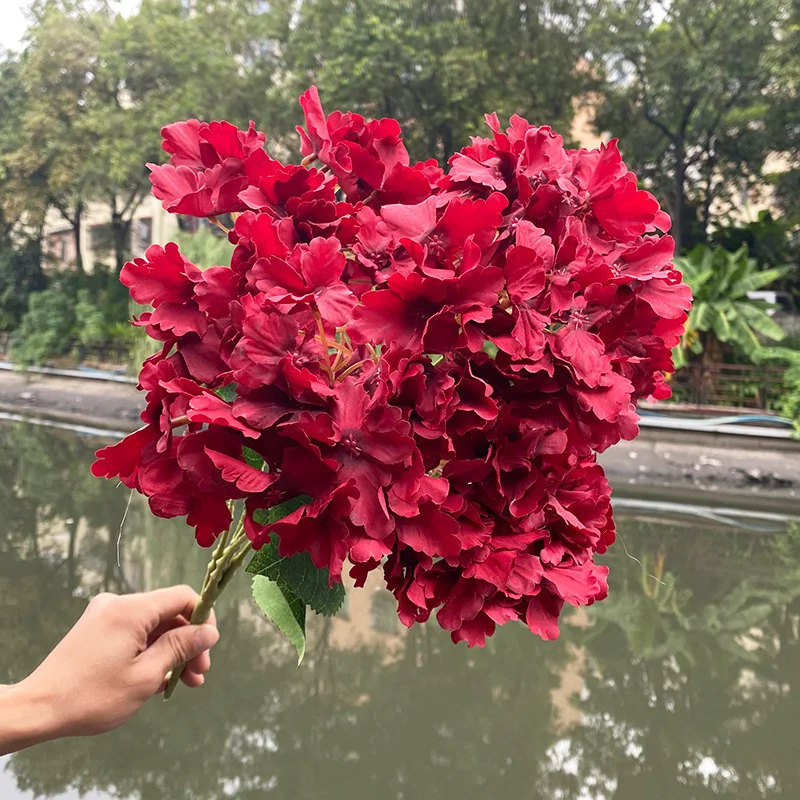 Artificial Butterfly Hydrangea Simulation Silk Bouquet Wedding Bride Holding Flowers Home Balcony Garden Photography Decoration
Artificial Butterfly Hydrangea Simulation Silk Bouquet Wedding Bride Holding Flowers Home Balcony Garden Photography Decoration