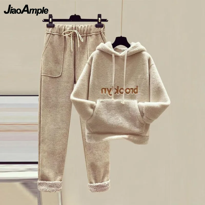 Women's Fall Winter Fashion Suit Korean Loose Cashmere Thickened Imitation Lamb Wool Sweater Hoodie Wool Casual Pants Two-piece
Women's Fall Winter Fashion Suit Korean Loose Cashmere Thickened Imitation Lamb Wool Sweater Hoodie Wool Casual Pants Two-piece