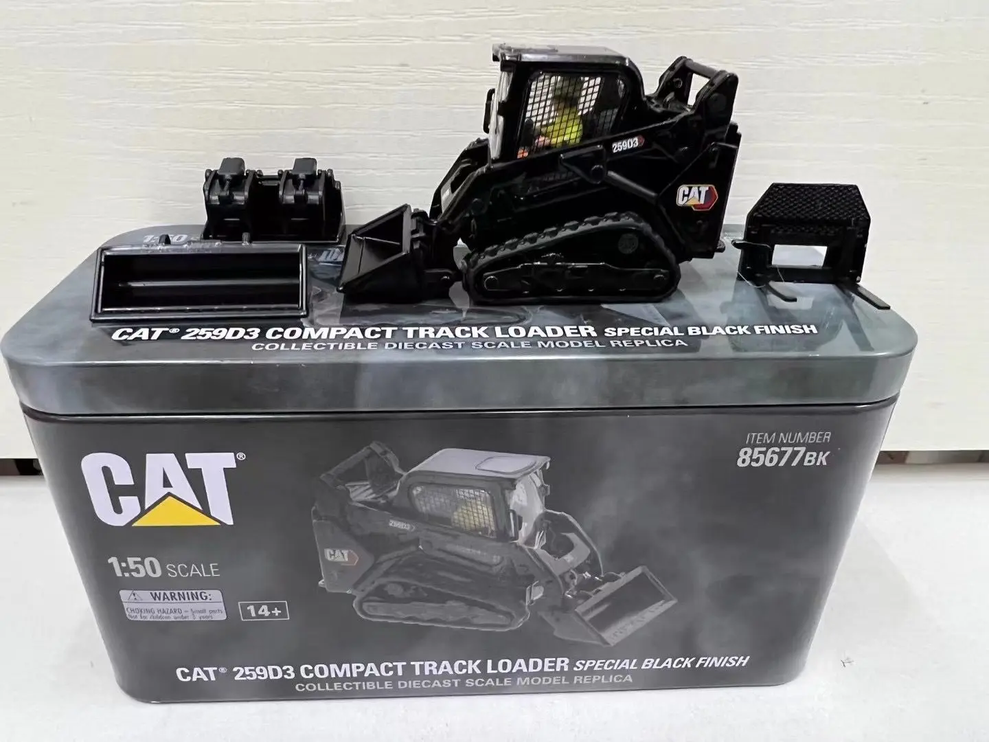 Литая компактная гусеничная машина Masters Cat 259D3, черная, масштаб 1/50, металлическая модель, игрушечные подарки 85677BK, новинка в коробке
Литая компактная гусеничная машина Masters Cat 259D3, черная, масштаб 1/50, металлическая модель, игрушечные подарки 85677BK, новинка в коробке