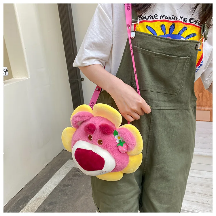 22cm Disney Spring Flower Series Plush Bag Toy Kawaii Lotso Strawberry Bear Shoulder Bag Messenger Bag Coin Purse Girls Gift
22cm Disney Spring Flower Series Plush Bag Toy Kawaii Lotso Strawberry Bear Shoulder Bag Messenger Bag Coin Purse Girls Gift