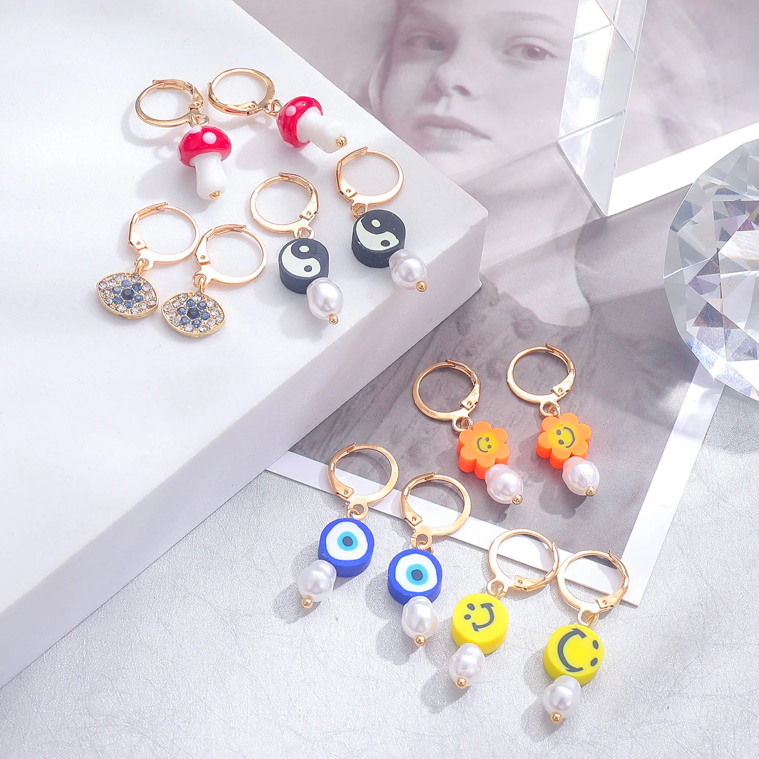 1PRS Cute Flower Smile Face Pearls Mushroom Evil Eye Crystals Small Pendant Dangle Drop Earrings for Women Gold Huggie Earring
1PRS Cute Flower Smile Face Pearls Mushroom Evil Eye Crystals Small Pendant Dangle Drop Earrings for Women Gold Huggie Earring