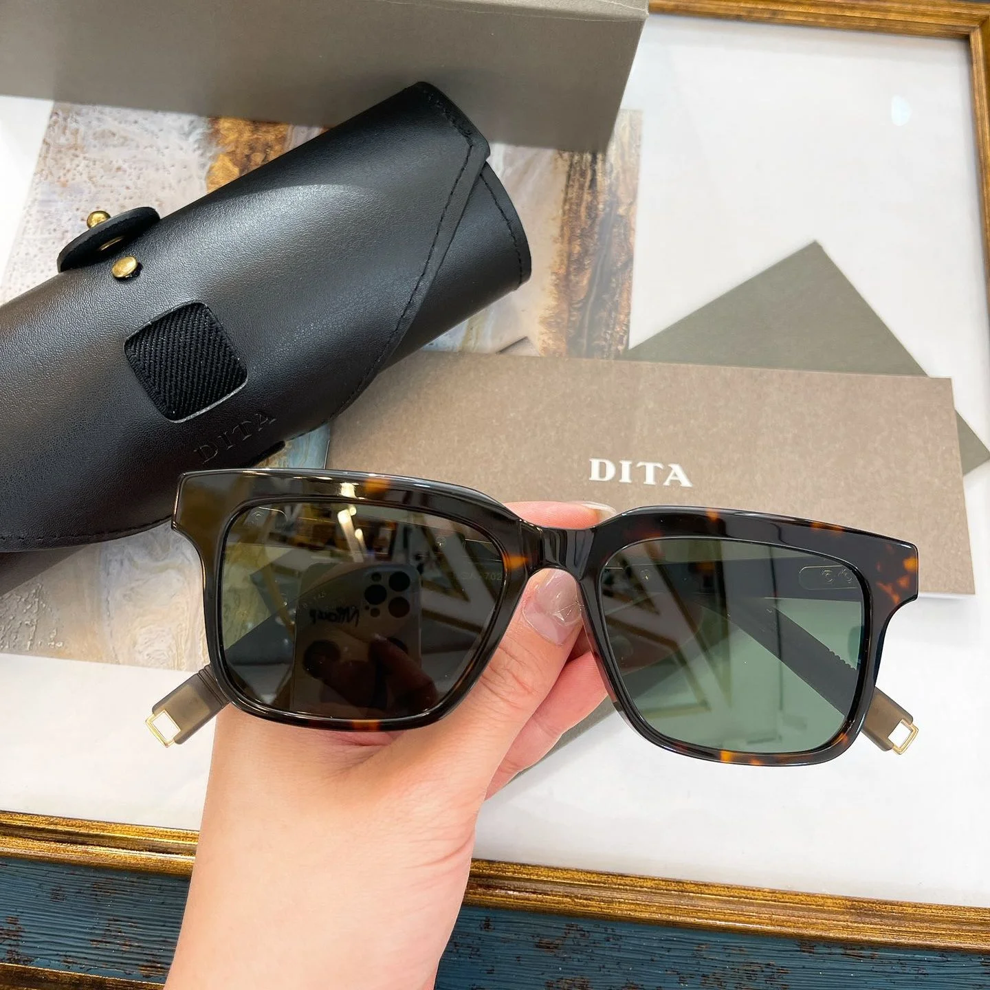 American Brand DITA DLX702 Style Fashion Dark Green Lenses Men Eyeglasses Business Top Quality Popular Square Women Sun Glasses
American Brand DITA DLX702 Style Fashion Dark Green Lenses Men Eyeglasses Business Top Quality Popular Square Women Sun Glasses
