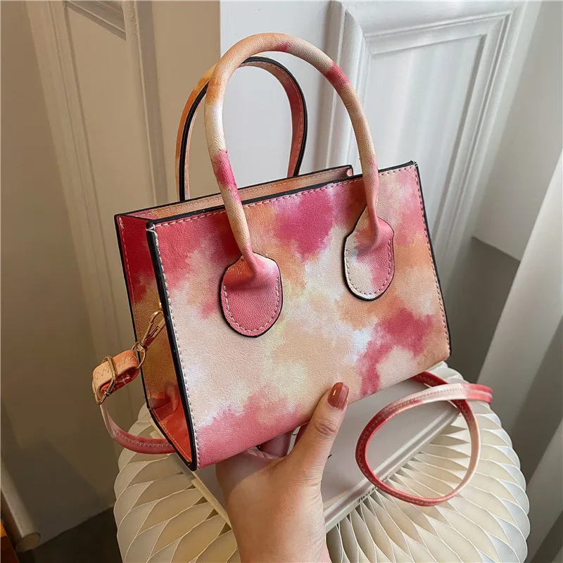 Luxury Designer Handbag Pu Leather Ladies Bag Crossbody Trend Single Shoulder Bag Rainbow Buckle Messenger Bag Small Square Bag
Luxury Designer Handbag Pu Leather Ladies Bag Crossbody Trend Single Shoulder Bag Rainbow Buckle Messenger Bag Small Square Bag