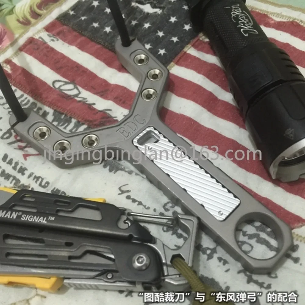 Dongfeng EDC Рогатка из титанового сплава Ya Тип со стальным шариком и резиновой лентой