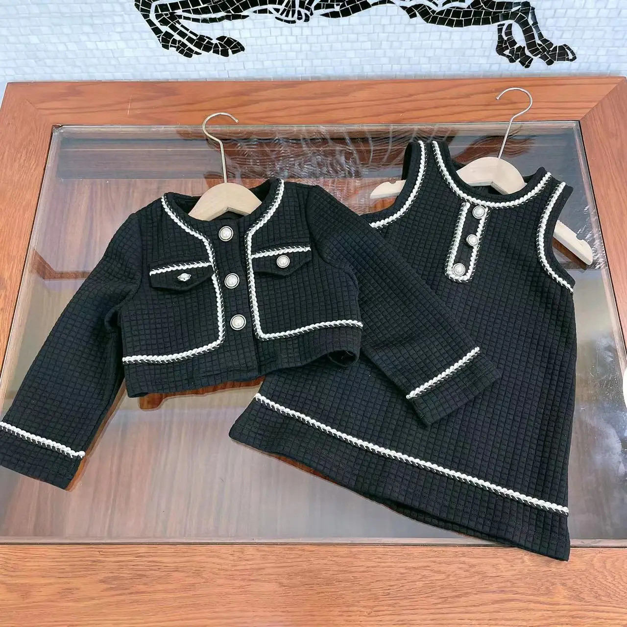 Girls' Set Dress Autumn 2022 New Luxury Xiaoxiang Children's Birthday Party Small Suit Coat+Sleeveless Dress Two Piece Set
Girls' Set Dress Autumn 2022 New Luxury Xiaoxiang Children's Birthday Party Small Suit Coat+Sleeveless Dress Two Piece Set