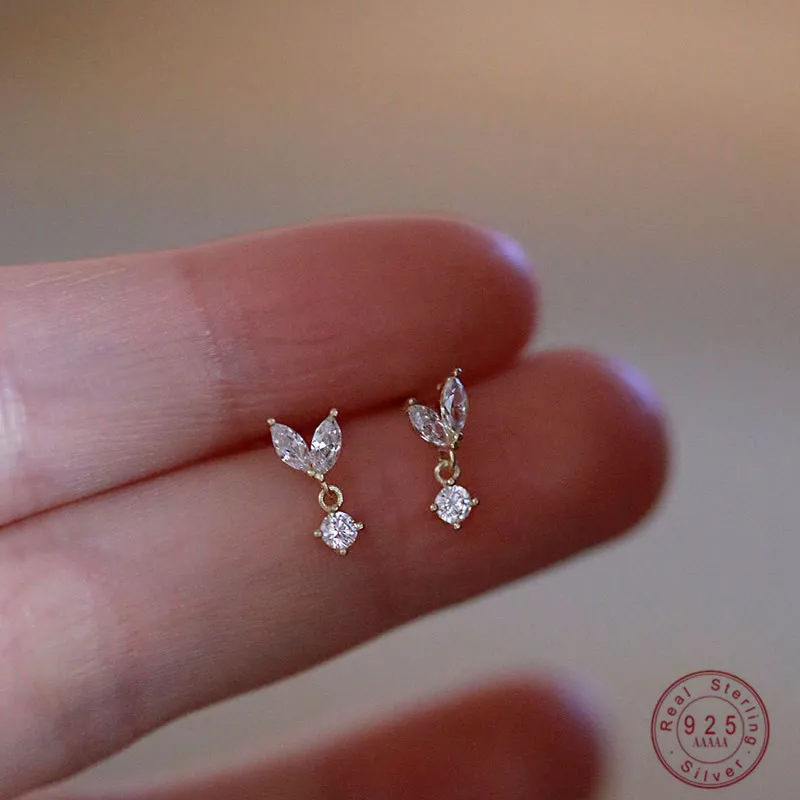 925 Sterling Silver French Simple Crystal Bud Stud Earrings Women Light Luxury Temperament Wedding Party Jewelry Gift
925 Sterling Silver French Simple Crystal Bud Stud Earrings Women Light Luxury Temperament Wedding Party Jewelry Gift