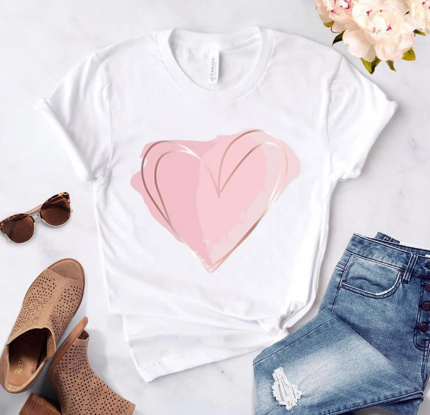 Женская футболка с принтом сердечек и цветов