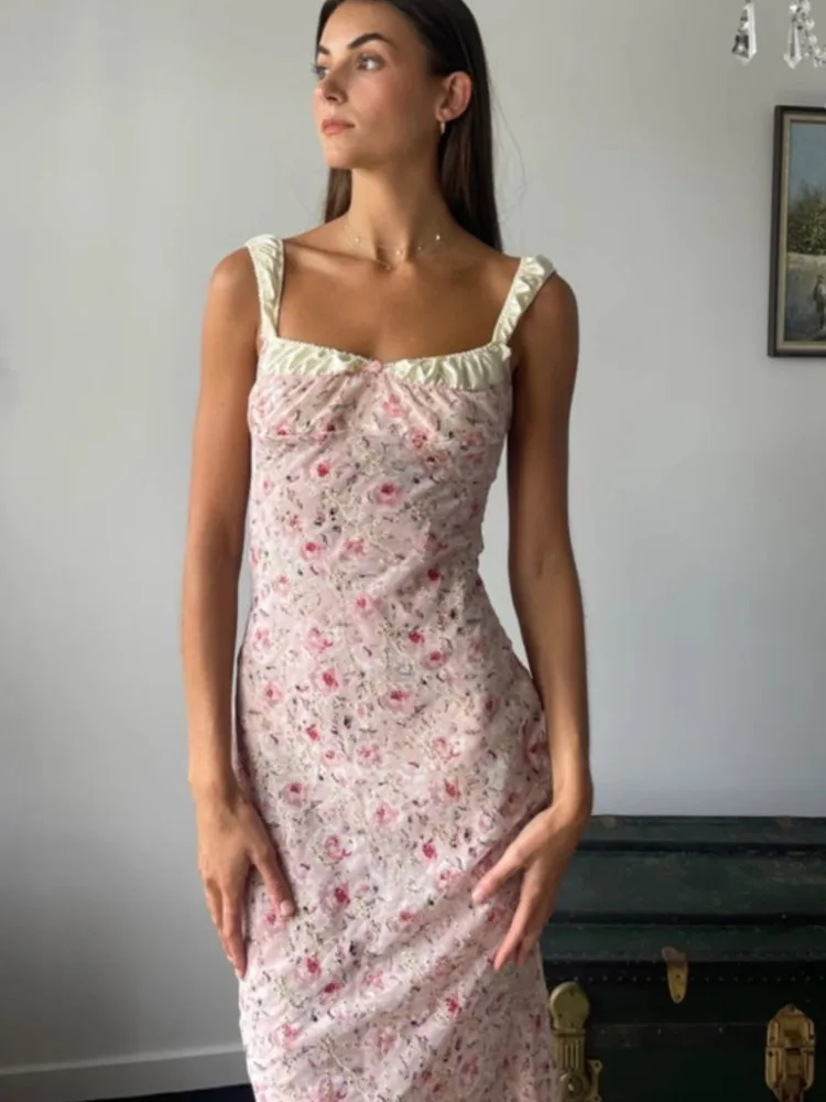 Женское платье с цветочным принтом, летнее облегающее платье на тонких бретелях
Женское платье с цветочным принтом, летнее облегающее платье на тонких бретелях