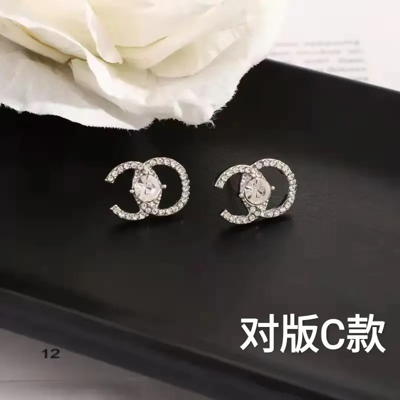 Fashion full diamond small fragrance classic versatile trend double C letter women's Earrings S925 silver needle personality Pen 
Fashion full diamond small fragrance classic versatile trend double C letter women's Earrings S925 silver needle personality Pen