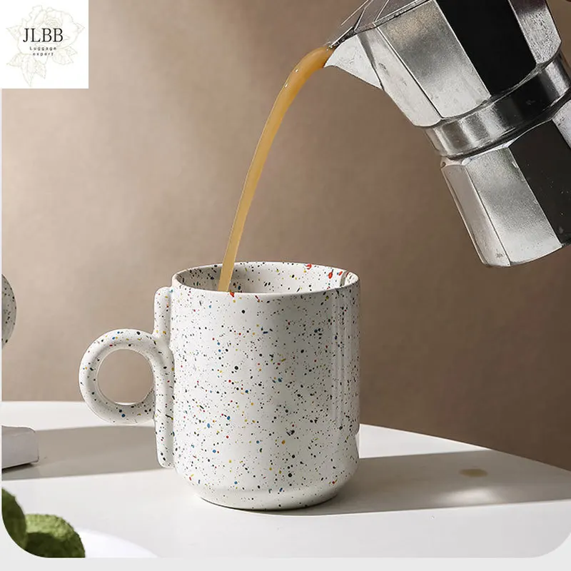 Керамические кружки в скандинавском стиле с цветными брызгами-чернилами, чашки для кофе, чая, молока с креативными ручками, чашки для пары, к...
Керамические кружки в скандинавском стиле с цветными брызгами-чернилами, чашки для кофе, чая, молока с креативными ручками, чашки для пары, к...