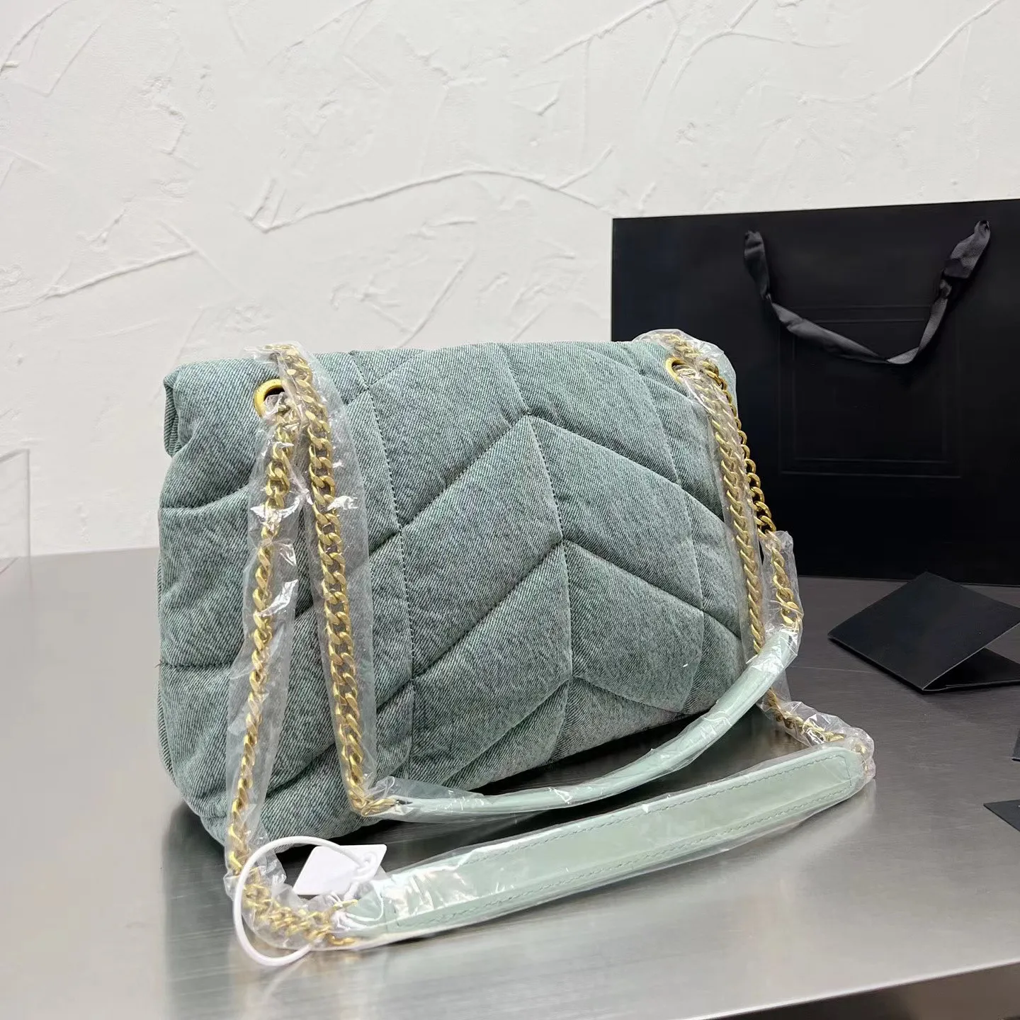 High-end iron chain belt bag 2022 new super soft wash water denim bag women's small fragrance leather shoulder diagonal bag
High-end iron chain belt bag 2022 new super soft wash water denim bag women's small fragrance leather shoulder diagonal bag