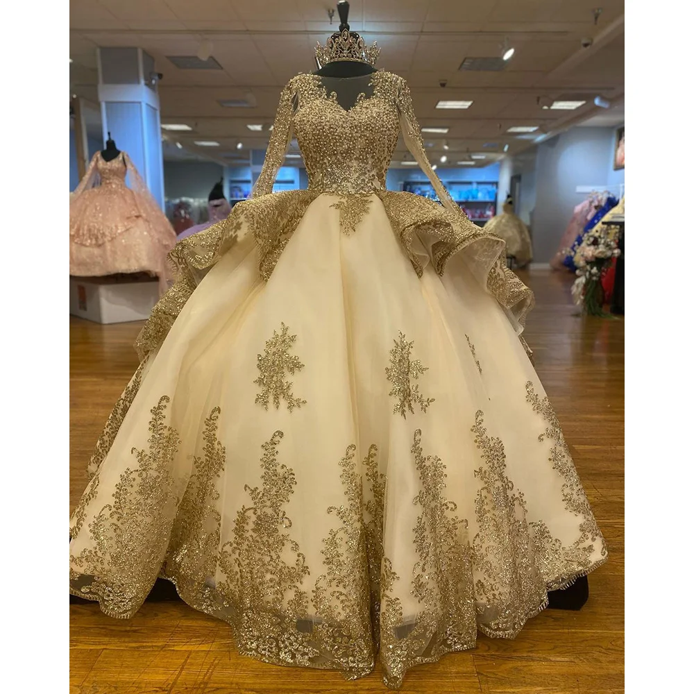 Gold Long Sleeve Crystal Appliques Lace Quinceanera Dresses Ball Gown Tiered Skirt Beading Pearls Corset Sweet 15 Party Wear
Gold Long Sleeve Crystal Appliques Lace Quinceanera Dresses Ball Gown Tiered Skirt Beading Pearls Corset Sweet 15 Party Wear