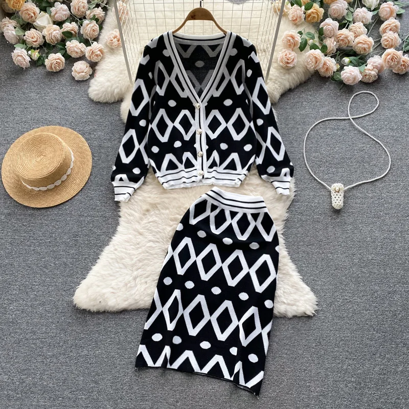 Amolapha Women Knitted Clothing Sets V-Neck Long Sleeve Jacquard Single Breasted Cardigans Tops+Elastic Waist Midi Skirts Suits
Amolapha Women Knitted Clothing Sets V-Neck Long Sleeve Jacquard Single Breasted Cardigans Tops+Elastic Waist Midi Skirts Suits