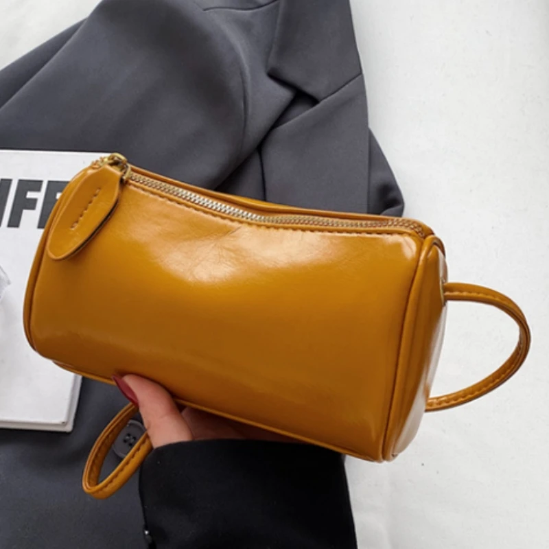 Soft PU Leather Shoulder Bag Luxury Designer Messenger Bag Women Barrel Bolso High Quality 2023 Replicas Brand Purse for Ladies
Soft PU Leather Shoulder Bag Luxury Designer Messenger Bag Women Barrel Bolso High Quality 2023 Replicas Brand Purse for Ladies