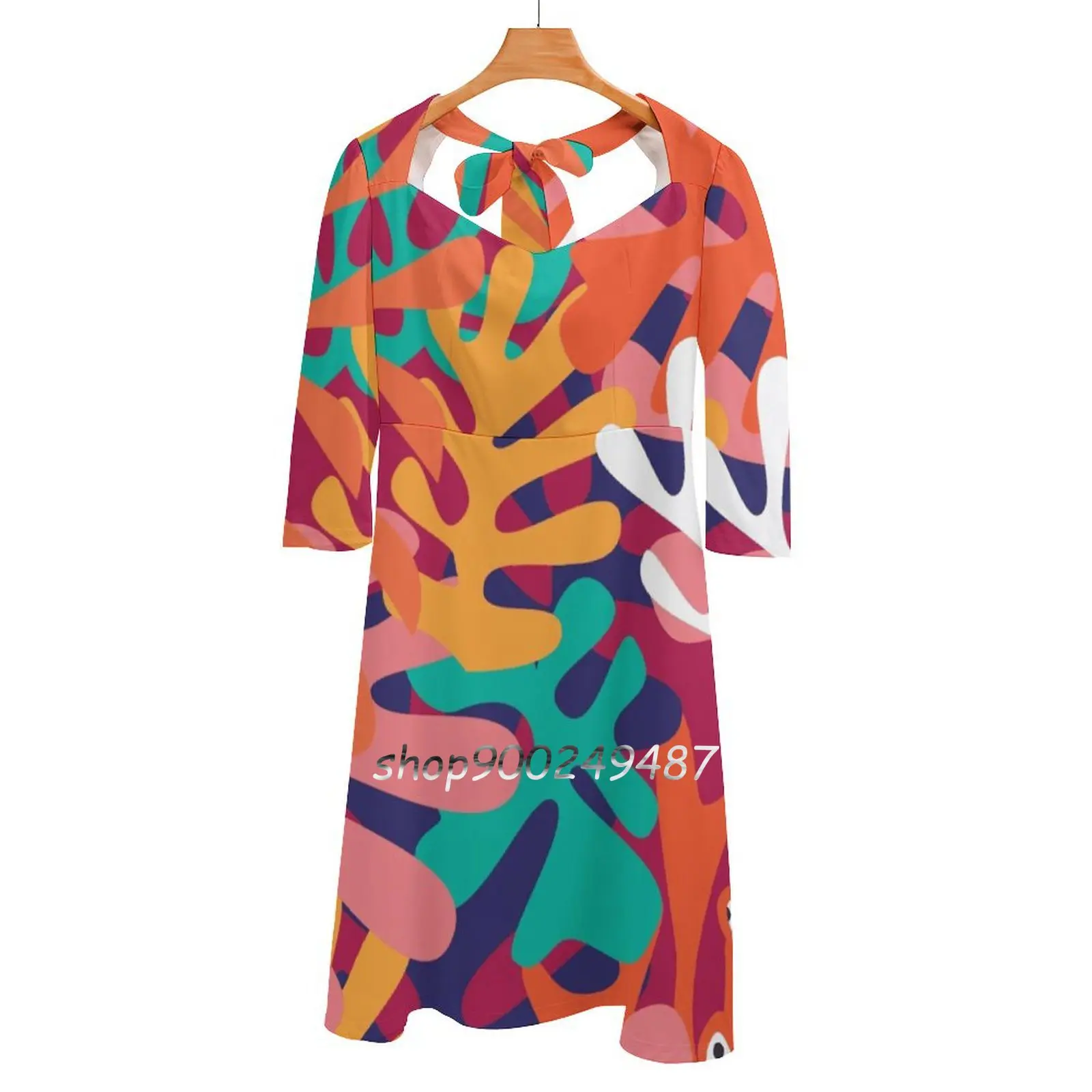 Женское платье-колокол с квадратным вырезом и принтом 
Женское платье-колокол с квадратным вырезом и принтом