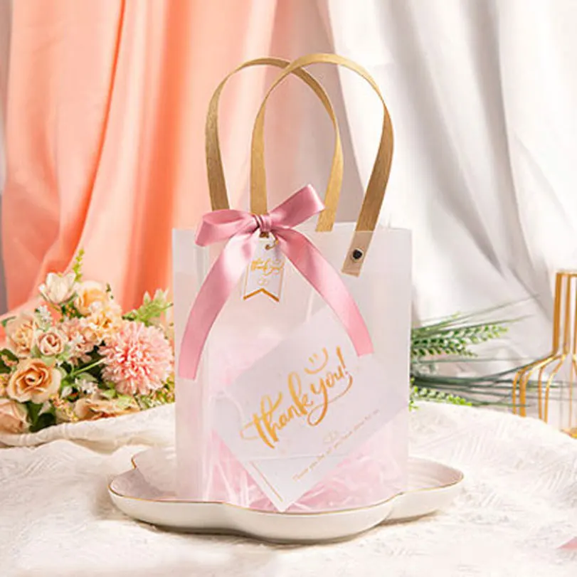 PVC Transparent Handles Gift Bag With Raffia for Wedding Souvenir Tote Bag Birthday Party Decor Wedding Candy Box Packaging Bags 
PVC Transparent Handles Gift Bag With Raffia for Wedding Souvenir Tote Bag Birthday Party Decor Wedding Candy Box Packaging Bags