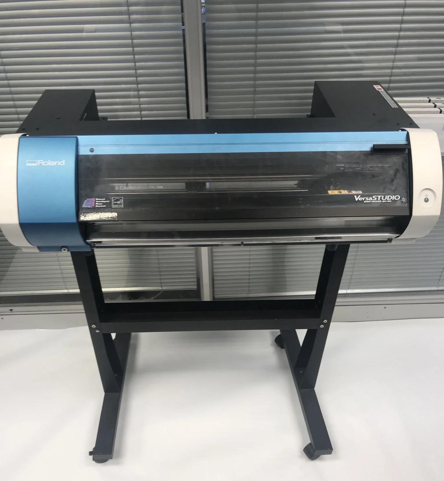 New SUMMER DISCOUNT ON Sales Price Roland BN-20 Printer Cutter with stand and ink
New SUMMER DISCOUNT ON Sales Price Roland BN-20 Printer Cutter with stand and ink