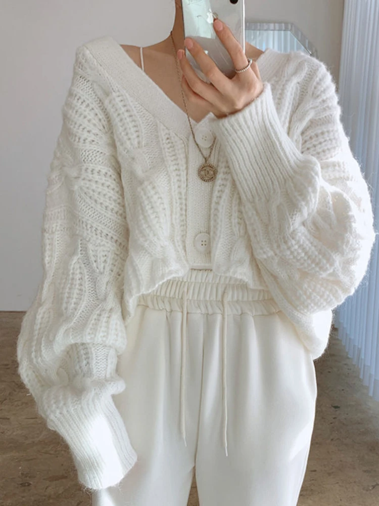 2022 White Cropped Oversize Casual Basic Sweater Cardigan Korean V Neck Y2K Jumper Women Vintage Classic Button Tops Office Lady
2022 White Cropped Oversize Casual Basic Sweater Cardigan Korean V Neck Y2K Jumper Women Vintage Classic Button Tops Office Lady