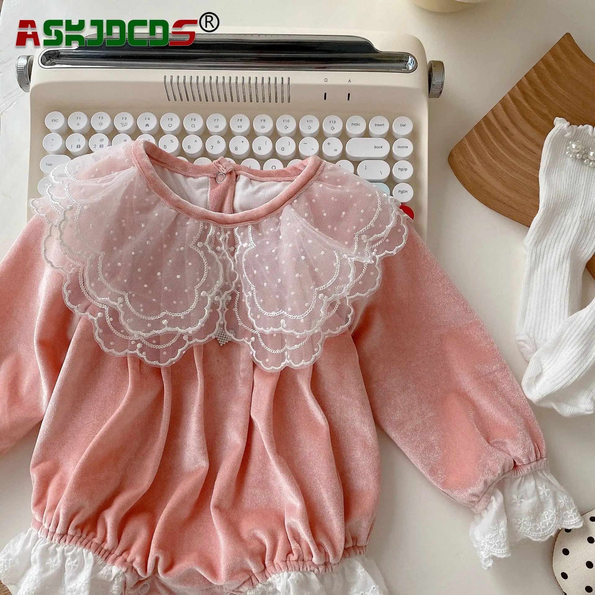 New 2023 Autumn Collection Newborn Baby Girls Full Sleeve Patchwork Lace Collar Overalls Princess Style Infant Bodysuits 0-24M
New 2023 Autumn Collection Newborn Baby Girls Full Sleeve Patchwork Lace Collar Overalls Princess Style Infant Bodysuits 0-24M
