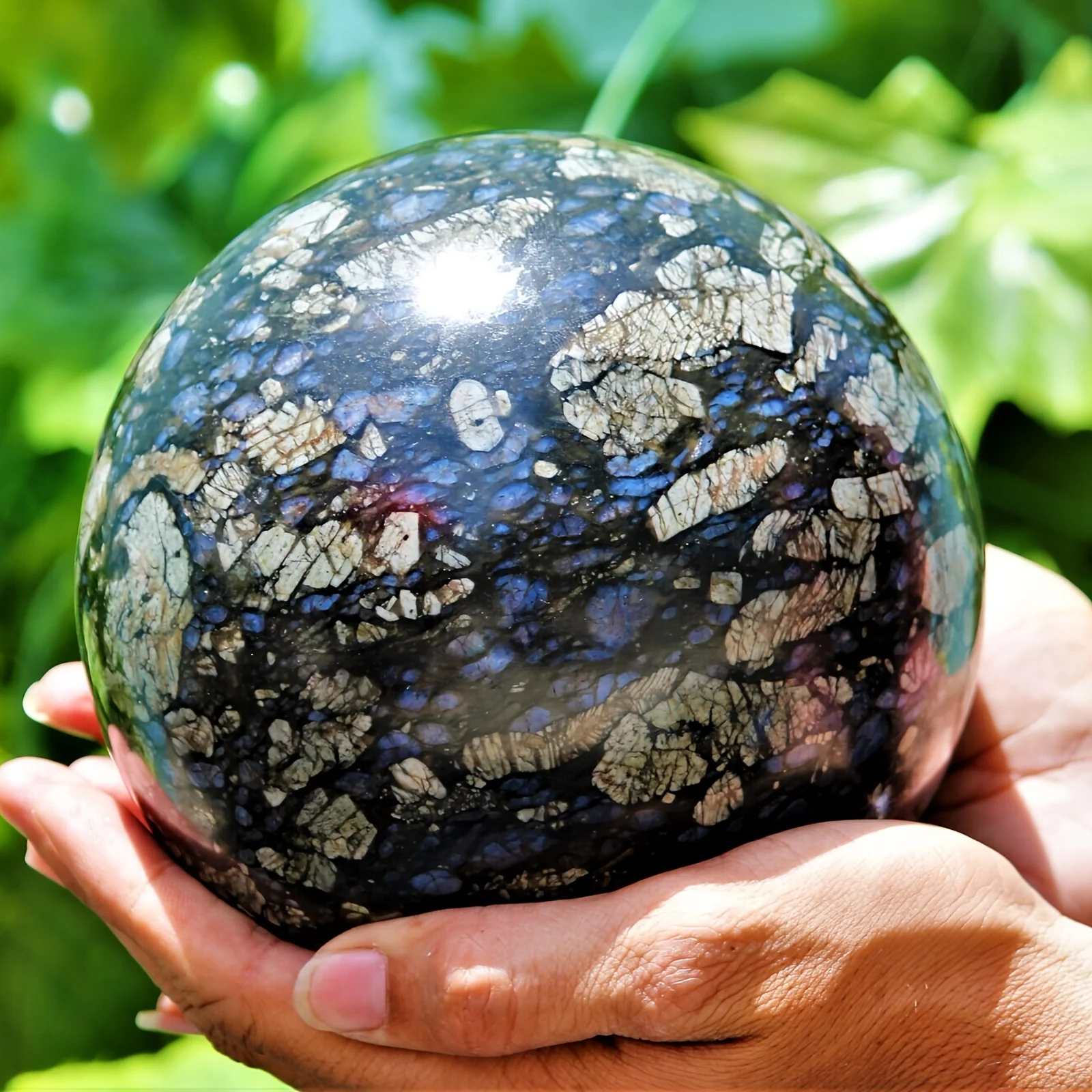 Синий кварцевый хрустальный шар QueSera Llanite
Синий кварцевый хрустальный шар QueSera Llanite