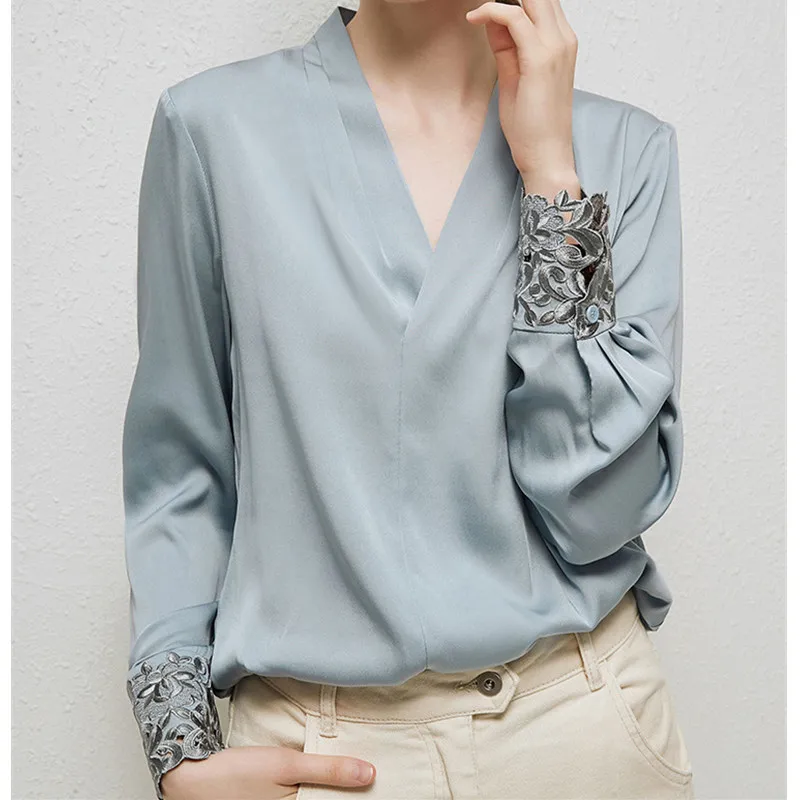 Женская блузка с длинным рукавом и V-образным вырезом, Осень-зима 2022
Женская блузка с длинным рукавом и V-образным вырезом, Осень-зима 2022