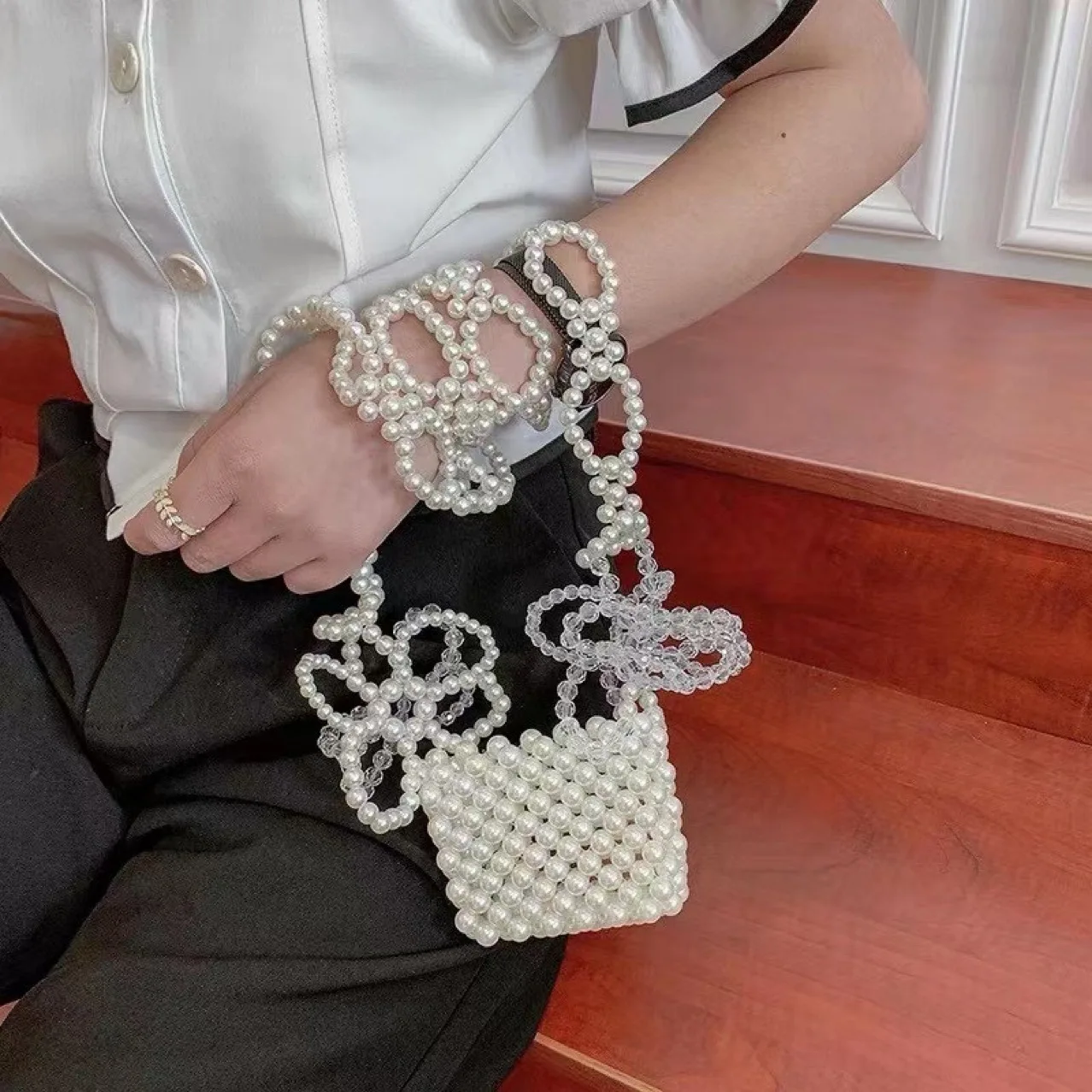 Pearls Beading Shoulder Bags Mini Flower Crossbody Bag for Women Designer Luxury Summer Small Purses Evening Clutch Bag Party
Pearls Beading Shoulder Bags Mini Flower Crossbody Bag for Women Designer Luxury Summer Small Purses Evening Clutch Bag Party