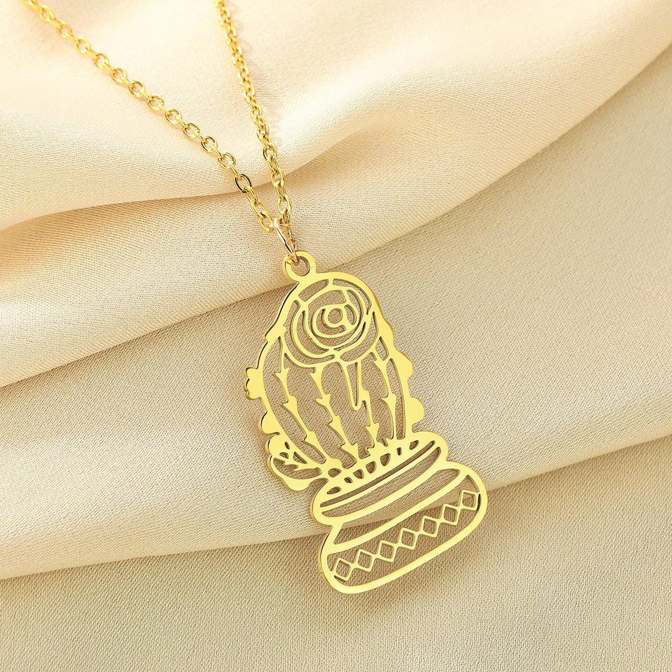 CHENHXUN Stainless Steel Rose Cactus Necklace Minimalist Jewelry for Men and Women Party Accessories
CHENHXUN Stainless Steel Rose Cactus Necklace Minimalist Jewelry for Men and Women Party Accessories