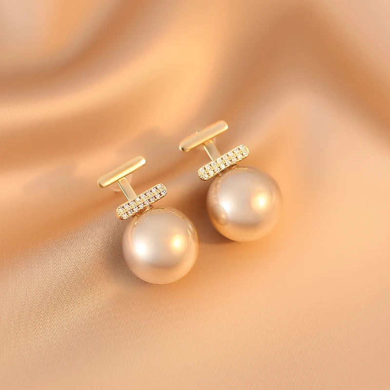 Retro before and after wearing pearl earrings female 2022 new tide light luxury niche senior earrings simple fashion earrings
Retro before and after wearing pearl earrings female 2022 new tide light luxury niche senior earrings simple fashion earrings