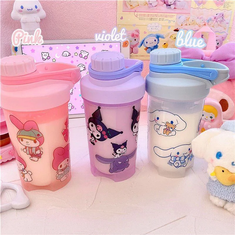 Милая 500 мл Sanrio чашка для воды Kuromi Cinnamoroll большая прозрачность пластиковая бутылка для воды для льда сока портативный летний студенческий чайник
Милая 500 мл Sanrio чашка для воды Kuromi Cinnamoroll большая прозрачность пластиковая бутылка для воды для льда сока портативный летний студенческий чайник