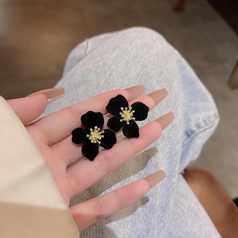 New Winter Black Red Cute Flower Stud Earrings For Women Girl Fashion Stud Earrings Party Jewelry
New Winter Black Red Cute Flower Stud Earrings For Women Girl Fashion Stud Earrings Party Jewelry