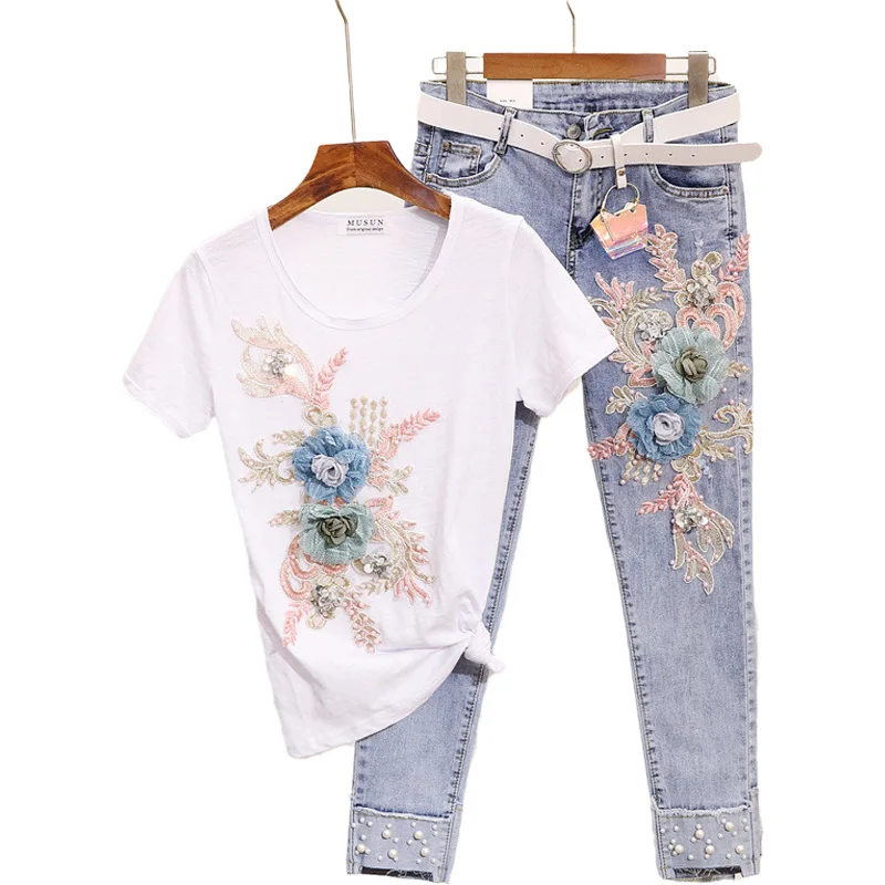 Cowboy Suit Female Summer 2021 Beaded Embroidery Three-dimensional Short-sleeved T-shirt + Small Feet Jeans 2-piece Set
Cowboy Suit Female Summer 2021 Beaded Embroidery Three-dimensional Short-sleeved T-shirt + Small Feet Jeans 2-piece Set
