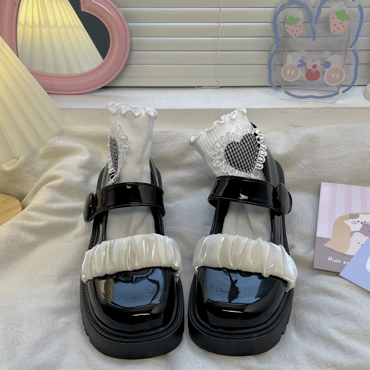 Lolita shoes new summer ribbon platform shoes elegant retro Mary Jane Japanese soft girl uniform high heels college women's shoe
Lolita shoes new summer ribbon platform shoes elegant retro Mary Jane Japanese soft girl uniform high heels college women's shoe