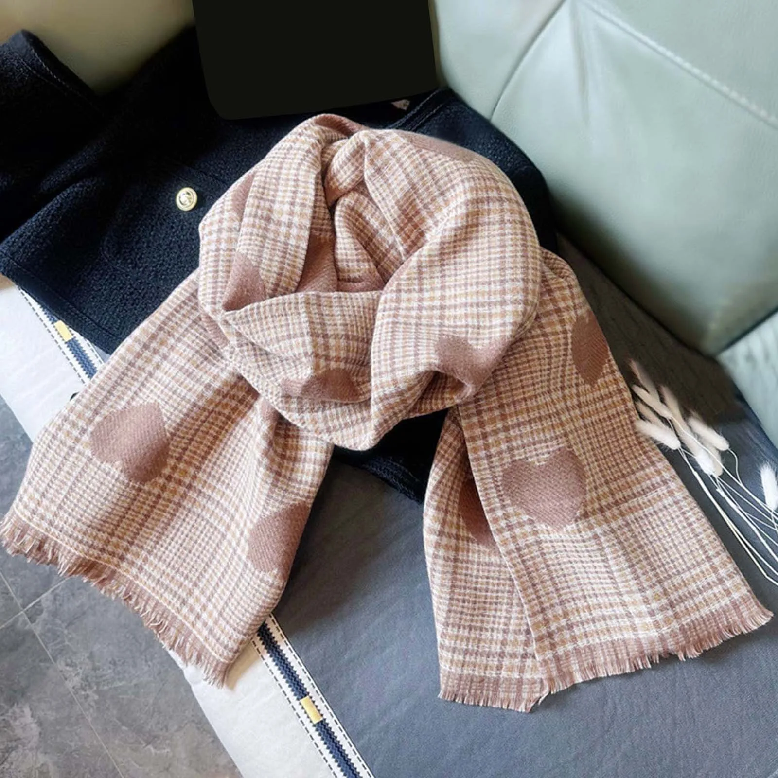 2023 New Women Heart Check Cashmere Scarf Winter Thick Warm Scarf Long Fringed Shawl Fashionable Pashmina Blanket
2023 New Women Heart Check Cashmere Scarf Winter Thick Warm Scarf Long Fringed Shawl Fashionable Pashmina Blanket
