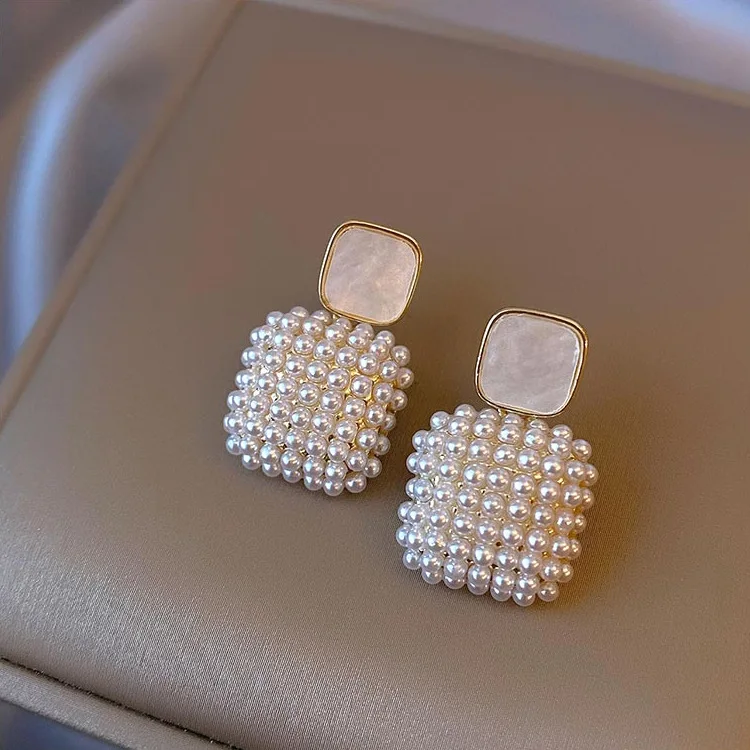 High Sense Simple Rice Pearl White Square Pendant Earrings For Women Ins New Korean Fashion Jewelry Girls Sexy Accessories
High Sense Simple Rice Pearl White Square Pendant Earrings For Women Ins New Korean Fashion Jewelry Girls Sexy Accessories