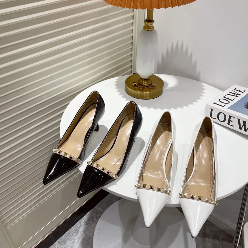 Autumn New Riveted High Heel Shoes Large Size 35-40 Stars Same Brand Pump Night Club Pointed Thin Heel Sexy Women Shoes
Autumn New Riveted High Heel Shoes Large Size 35-40 Stars Same Brand Pump Night Club Pointed Thin Heel Sexy Women Shoes