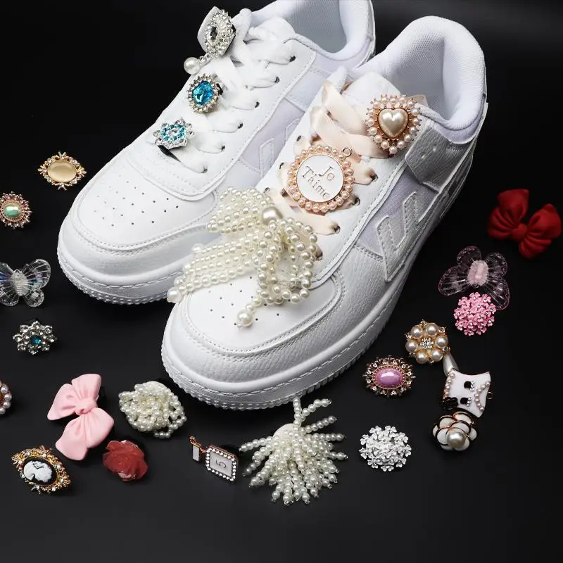 Rhinestone Pearls Shoe Charms beauty perfume Sneaker Charms Girl Gift Shoe decoration DIY Shoelaces Buckles shoes accesories
Rhinestone Pearls Shoe Charms beauty perfume Sneaker Charms Girl Gift Shoe decoration DIY Shoelaces Buckles shoes accesories