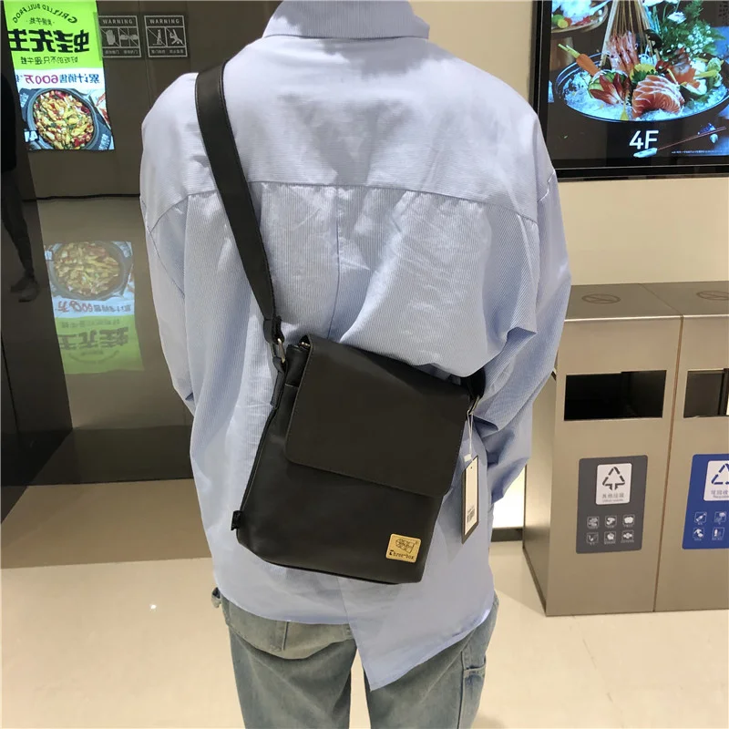 new Korean vertical men's shoulder bag casual cross body business bag flip across bag
new Korean vertical men's shoulder bag casual cross body business bag flip across bag
