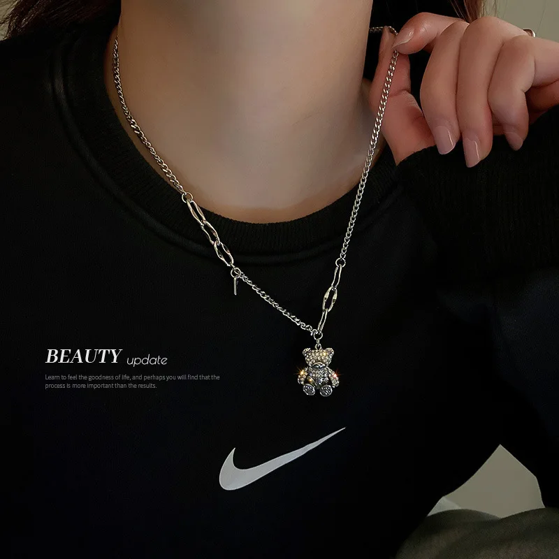 Korean Diamond-studded Bear Pendant Necklace Ins Niche Metal Cold Wind Sweater Chain Fashion Hip-hop Personality Necklace
Korean Diamond-studded Bear Pendant Necklace Ins Niche Metal Cold Wind Sweater Chain Fashion Hip-hop Personality Necklace