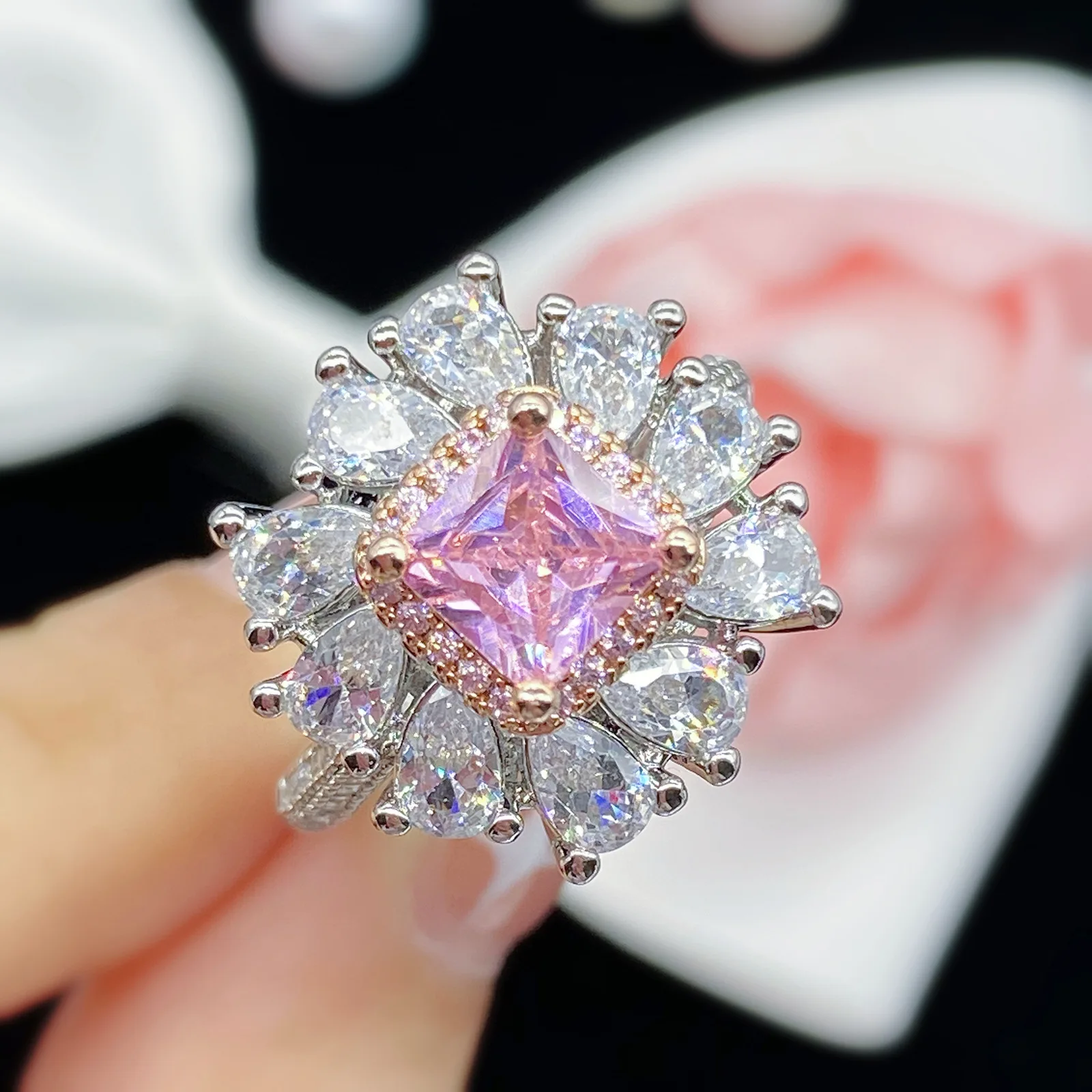 Luxurious Big Pink Flower Zircon Stone Silver Color Adjustable Rings for Women Wedding Engagement Ring FashionJewelry
Luxurious Big Pink Flower Zircon Stone Silver Color Adjustable Rings for Women Wedding Engagement Ring FashionJewelry