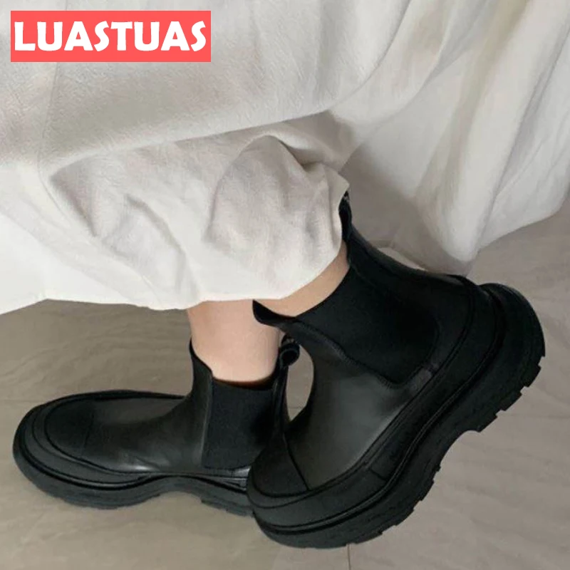 Новые женские короткие сапоги LuasTuas из 2022 натуральной кожи, популярная женская обувь, зимняя модная крутая повседневная женская обувь, Размеры 35-40
Новые женские короткие сапоги LuasTuas из 2022 натуральной кожи, популярная женская обувь, зимняя модная крутая повседневная женская обувь, Размеры 35-40
