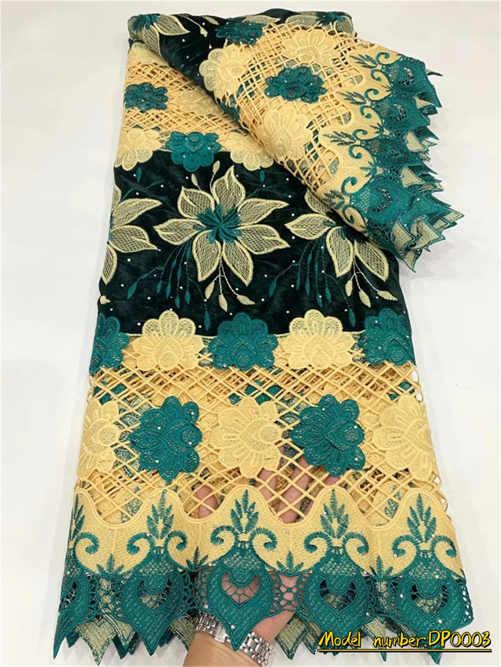 2022 Latest African Cord Guipure Lace Fabric French Net Lace Fabric High Quality Milk Silk Water Soluble Lace Fabric For DP0003
2022 Latest African Cord Guipure Lace Fabric French Net Lace Fabric High Quality Milk Silk Water Soluble Lace Fabric For DP0003