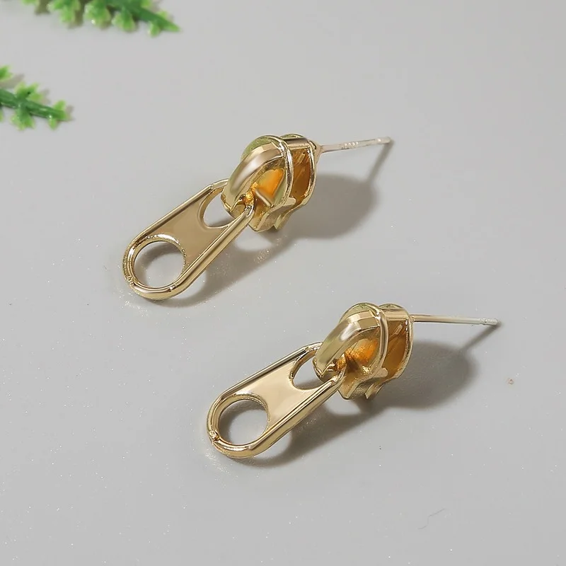 Hip-hop Fashion Zipper Beads Symmetrical Personality Earrings for Women Simple Creative Cuban Trend Fashion Party Earrings
Hip-hop Fashion Zipper Beads Symmetrical Personality Earrings for Women Simple Creative Cuban Trend Fashion Party Earrings