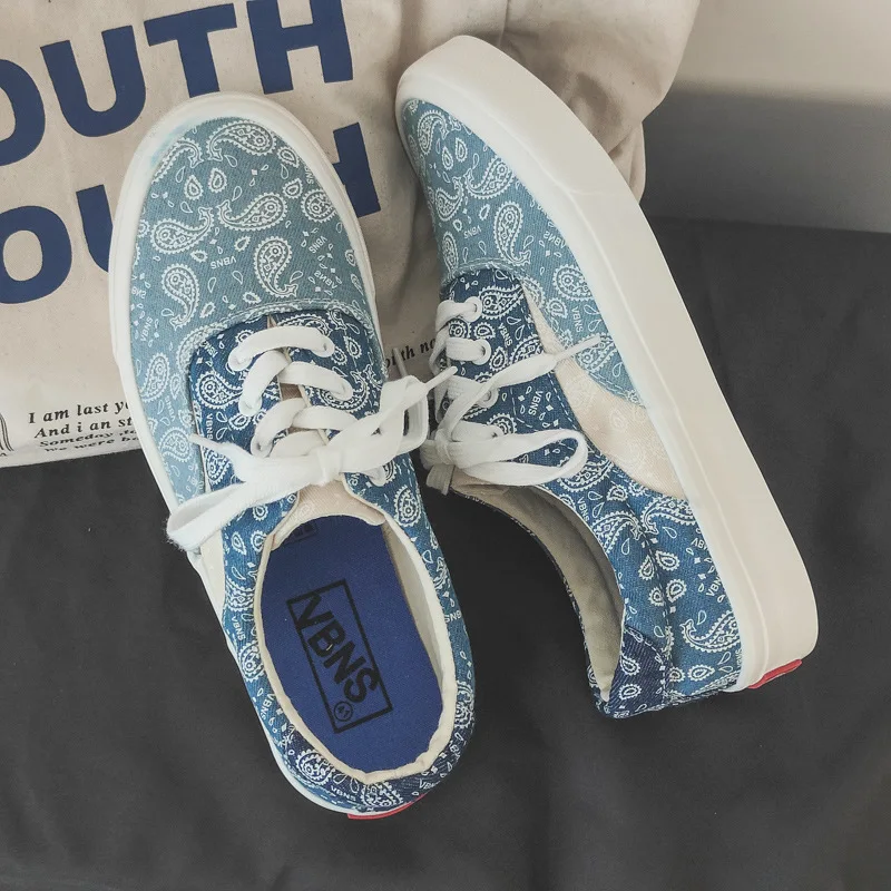 Spring Men's Canvas Shoes Graffiti Retro Lovers Blue Breathable Men's Canvas Shoes Casual Shoes for Men Large Size Sneakers
Spring Men's Canvas Shoes Graffiti Retro Lovers Blue Breathable Men's Canvas Shoes Casual Shoes for Men Large Size Sneakers