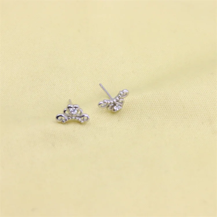 ZFSILVER Lovely s925 Sterling Silver Fashion Diamond-set Crown Heart Stud Earrings For Women Charms Jewelry Accessories Party
ZFSILVER Lovely s925 Sterling Silver Fashion Diamond-set Crown Heart Stud Earrings For Women Charms Jewelry Accessories Party