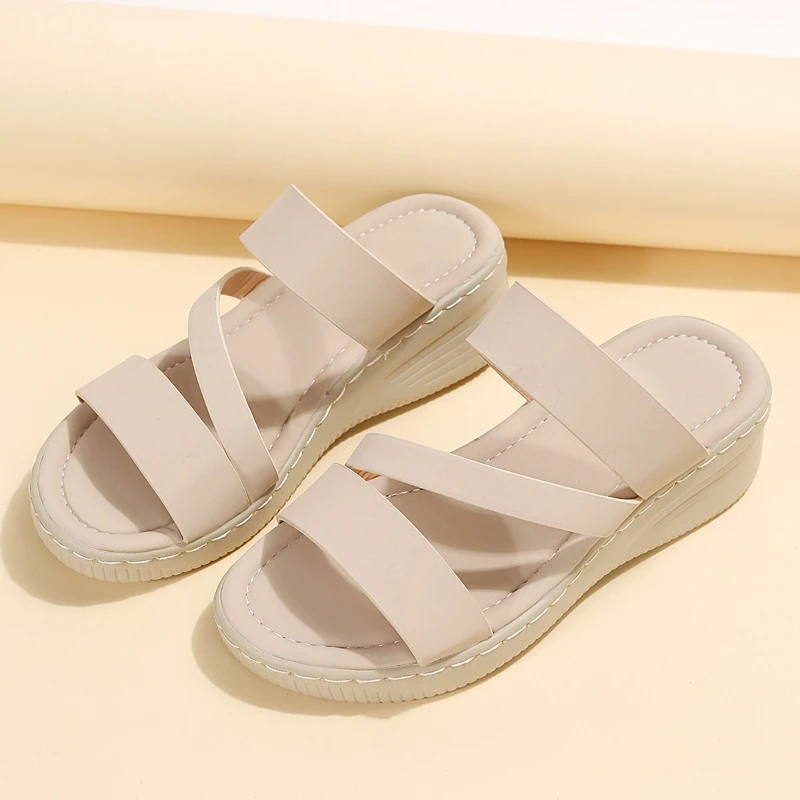 2023 Fashion Women's Shoes Open Toe Women's Slippers Versatile Casual Beach Slippers Women's Solid PU Slope Heel Slippers
2023 Fashion Women's Shoes Open Toe Women's Slippers Versatile Casual Beach Slippers Women's Solid PU Slope Heel Slippers