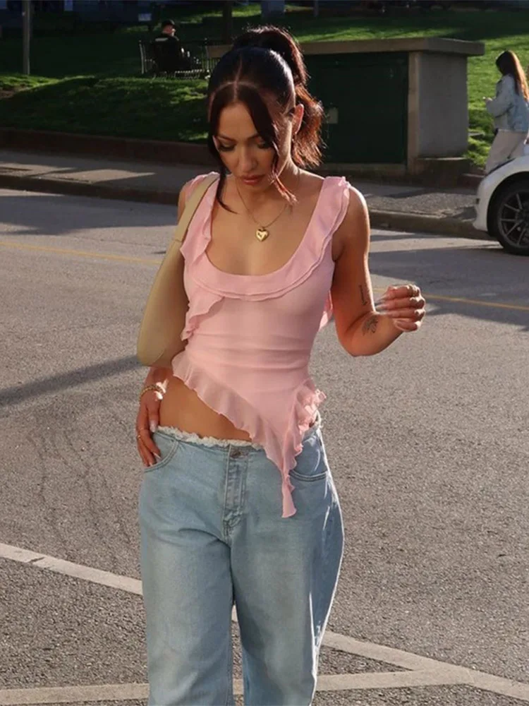 Топ женский с круглым вырезом, модная пикантная майка без рукавов, с оборками, с открытой спиной, асимметричный кроп-топ, Повседневная Уличная одежда, лето 2023
Топ женский с круглым вырезом, модная пикантная майка без рукавов, с оборками, с открытой спиной, асимметричный кроп-топ, Повседневная Уличная одежда, лето 2023