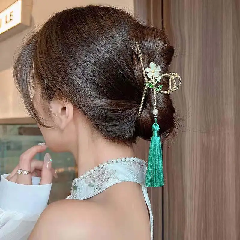Chinese Style Hair Claws Palace Alloy Hairpin Camellia Hair Grips Green Tassel Crab Clip Headwear Personality Hair Accessories
Chinese Style Hair Claws Palace Alloy Hairpin Camellia Hair Grips Green Tassel Crab Clip Headwear Personality Hair Accessories